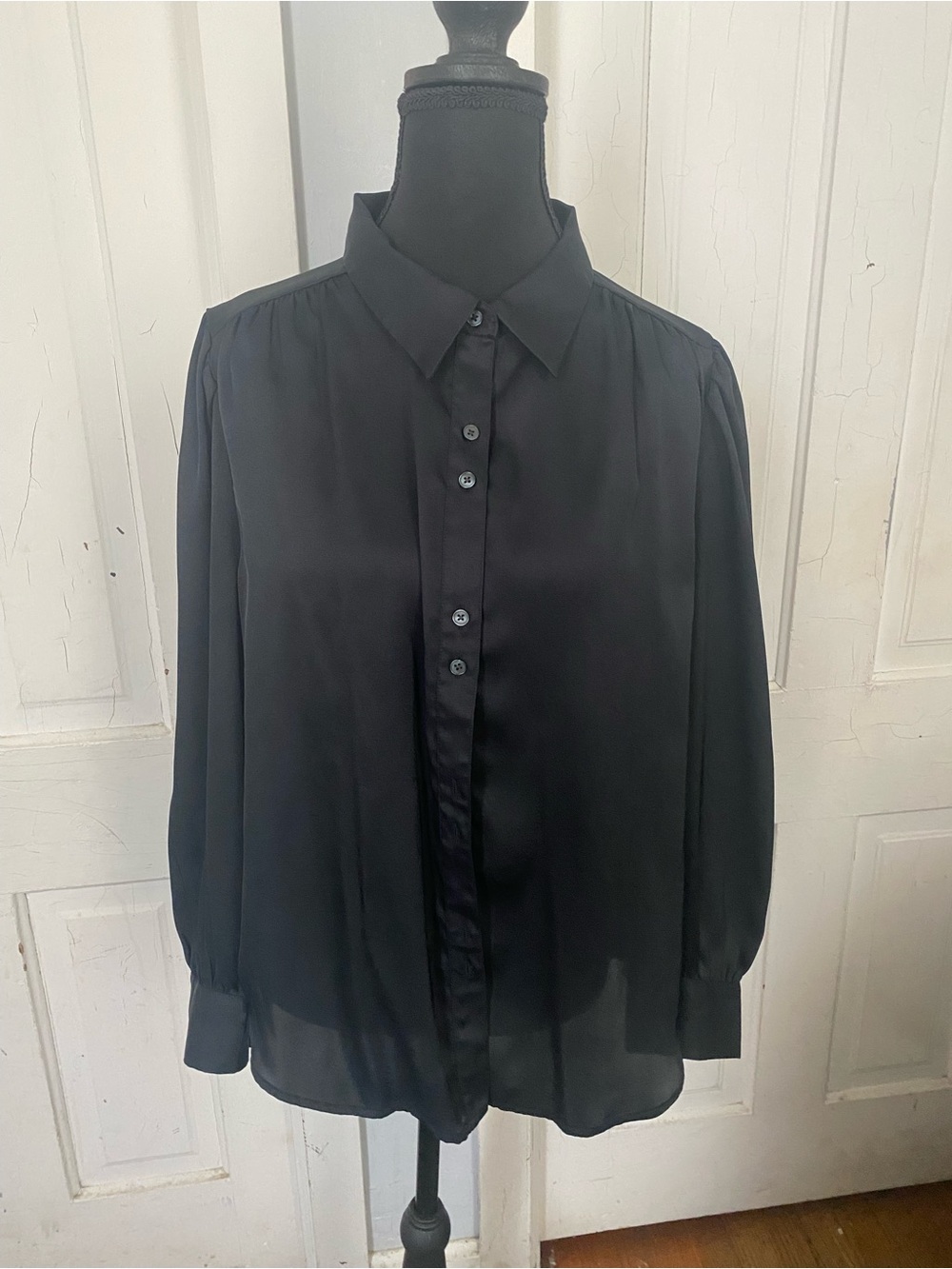 Ann Taylor Black Long-Sleeve Silk-Look Button Shirt